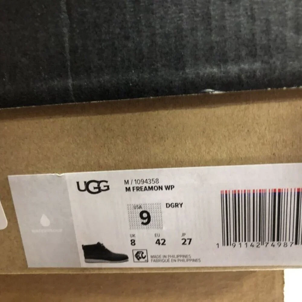 UGG Men's Freamon Waterproof Chukka Blue Size 9 M